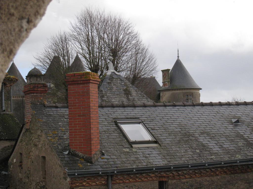 Bed and Breakfast Le Logis Des Tourelles Beaupréau Exterior foto