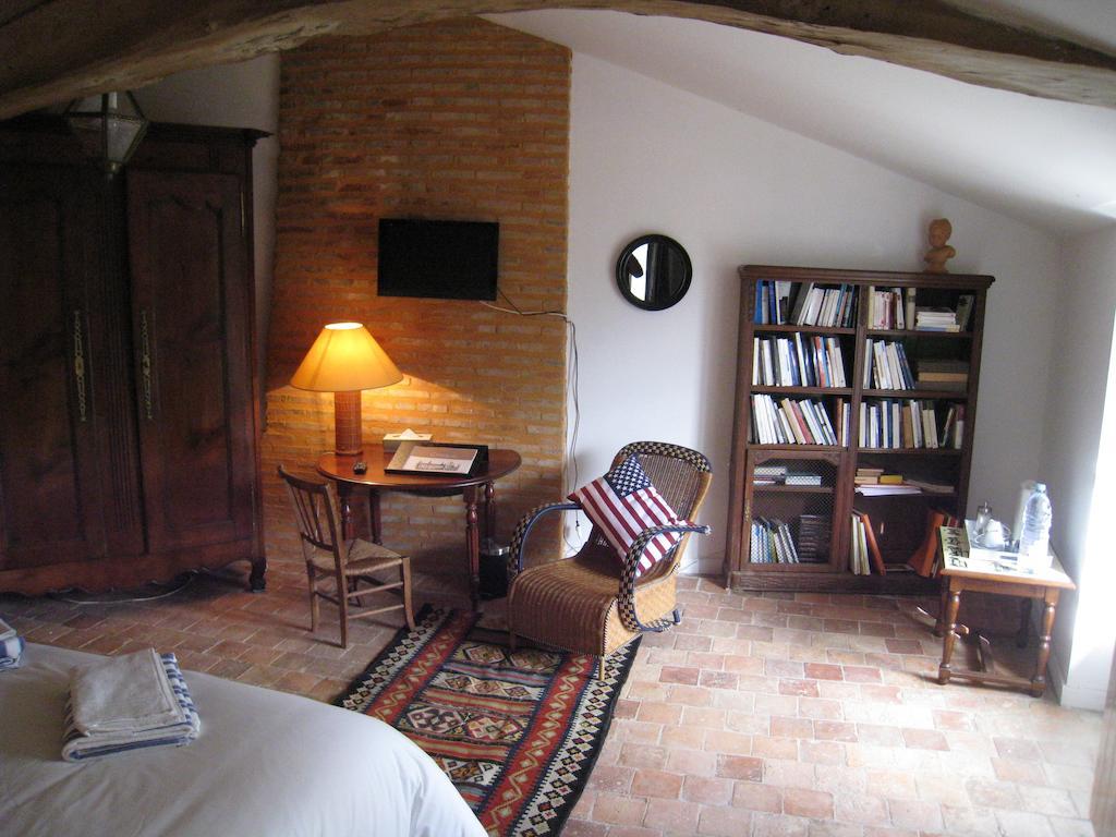 Bed and Breakfast Le Logis Des Tourelles Beaupréau Zimmer foto