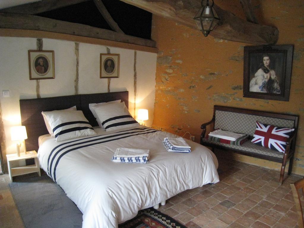 Bed and Breakfast Le Logis Des Tourelles Beaupréau Zimmer foto